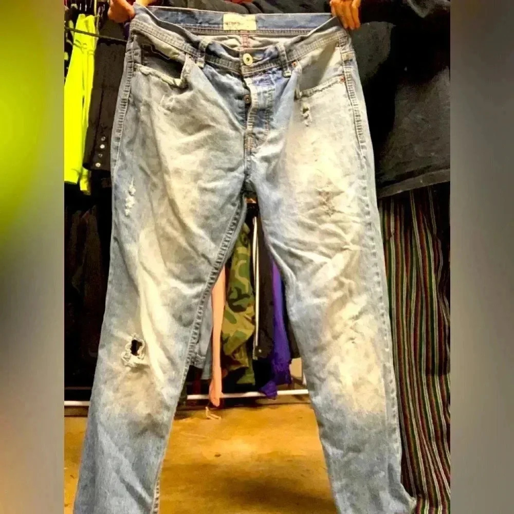 🤑5 for $25  Men’s distressed jeans 32 x 30